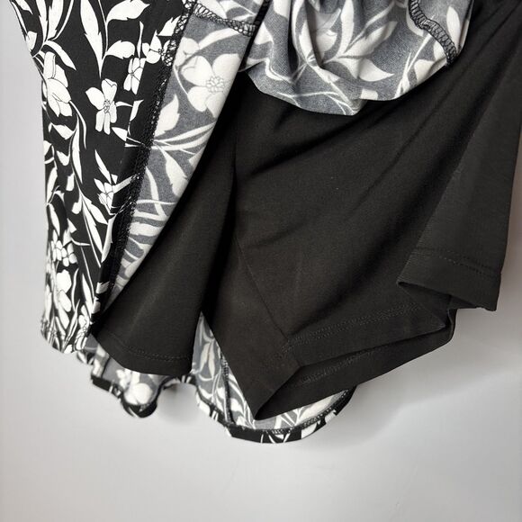 Susan Graver B&W Floral A-Line XS Skort - Picture 2 of 8